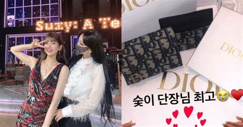 Suzy Gifts Dancers And Concert Staff With Dior Wallets